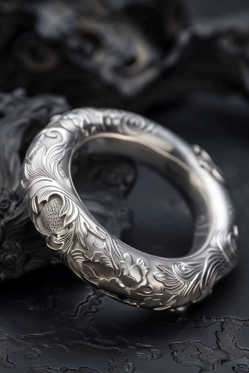 銀飾品專賣店時尚純銀手鐲 攝影圖 下載至來源處