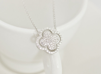 銀光璀璨，四葉傳情——深圳市約瑟兄弟珠寶S925純銀微鑲鋯石項鏈批發指南